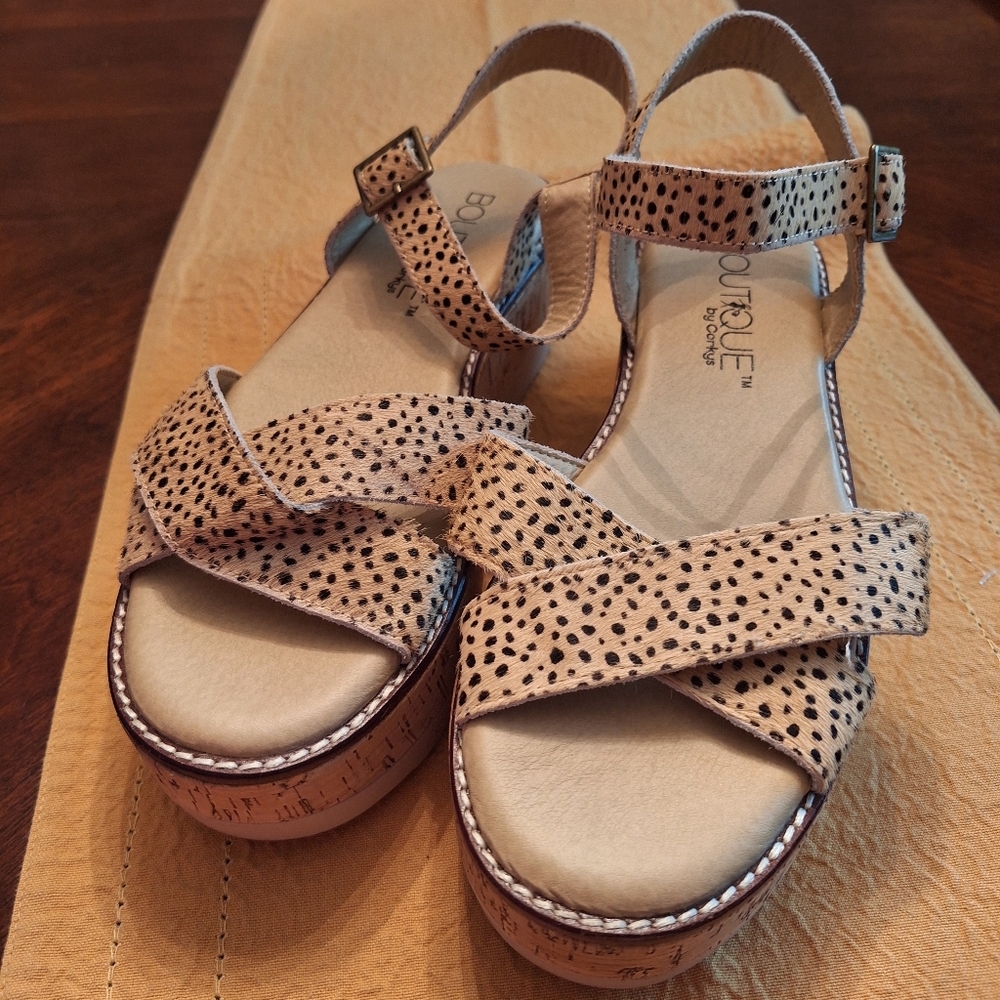 NWOT leather BOUTIQUE BY CORKYS furry platform flatform sandals si… - Picture 15 of 15